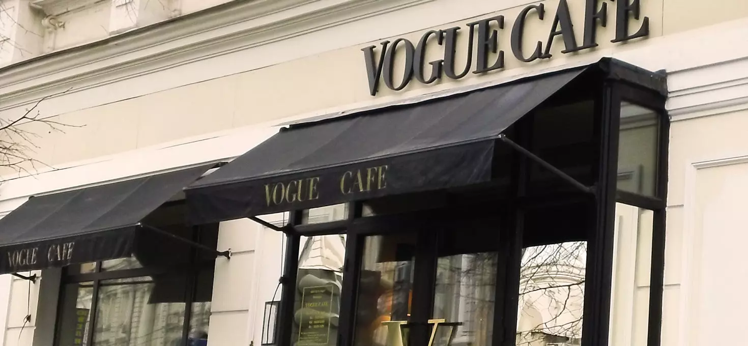 Восхитительный пирог с земляникой из Vogue Cafe Москва