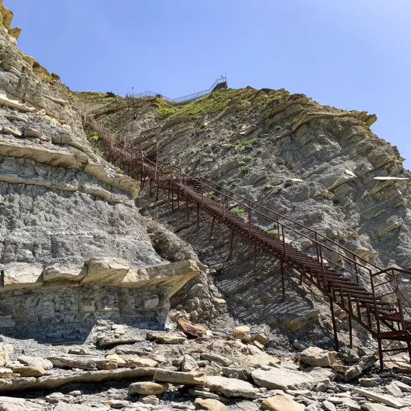 Знаменитая лестница «800 ступеней к морю»