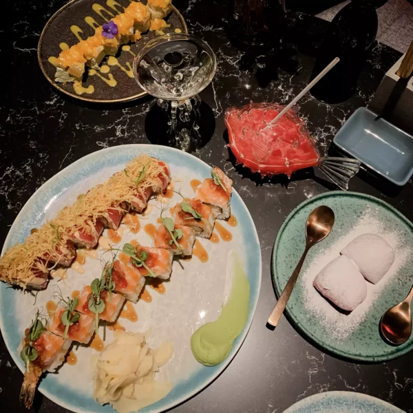 Роллы сакана в «Tsunami sushi & cocktails»