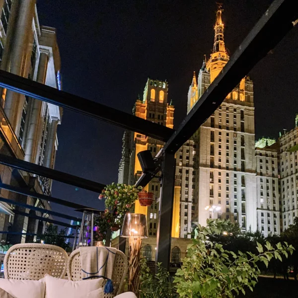 Selfie – одно из лучших мест в Москве для проведения дня рождения, камерной свадьбы или просто романтического вечера