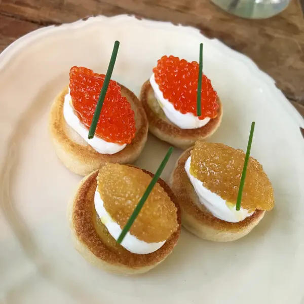 Оладьи с икрой форели и щуки
