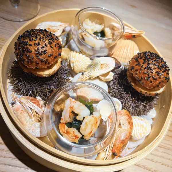 Sea Urchin Consomme (Консоме из северных креветок и морских ежей)